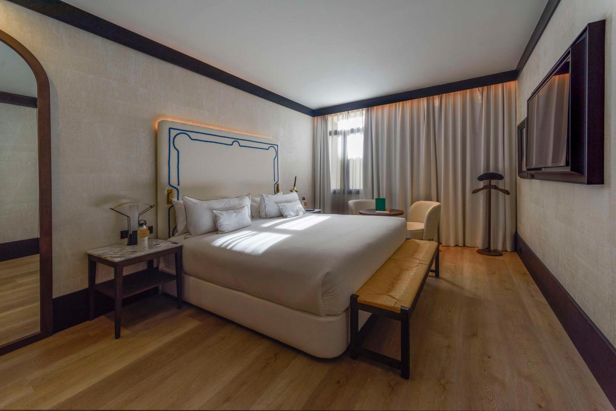 Hotel Montera Madrid, Curio Collection By Hilton Extérieur photo